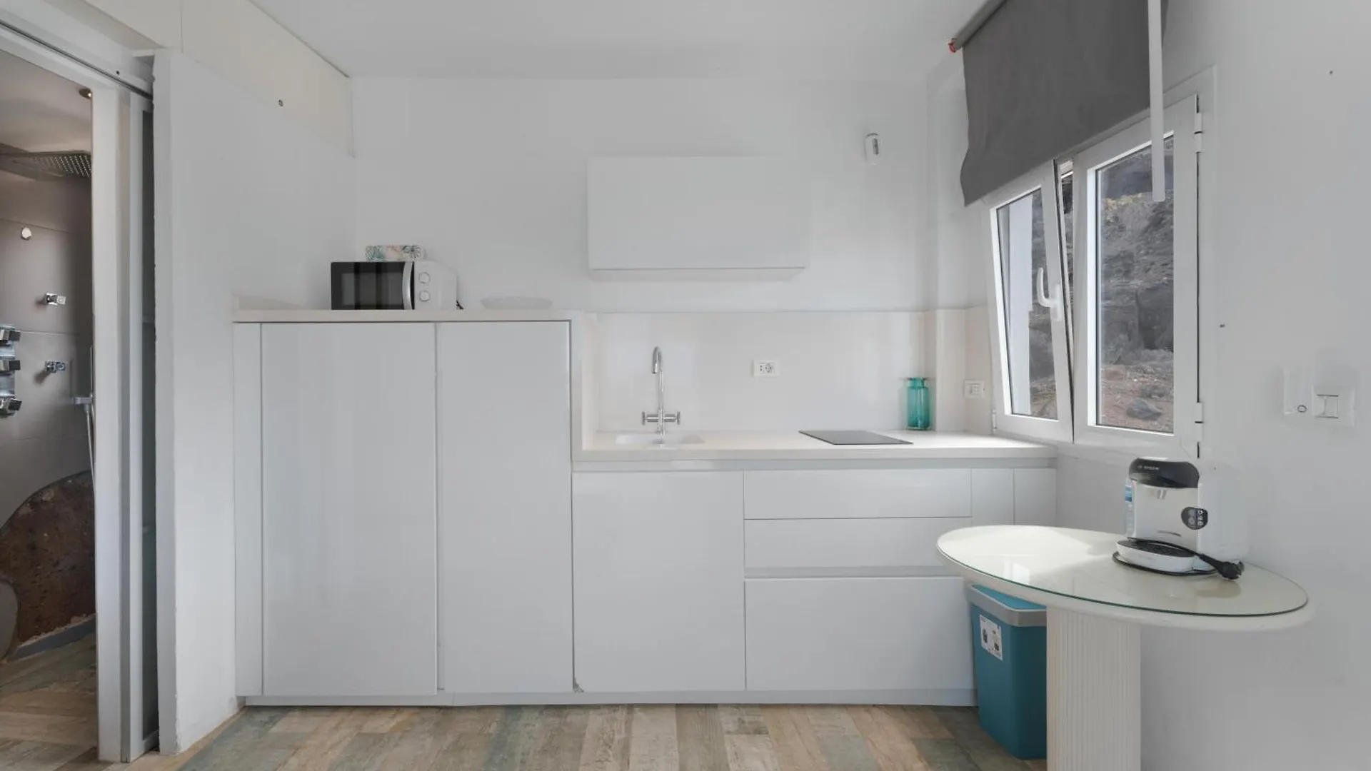 אדחה Tucadam Suites